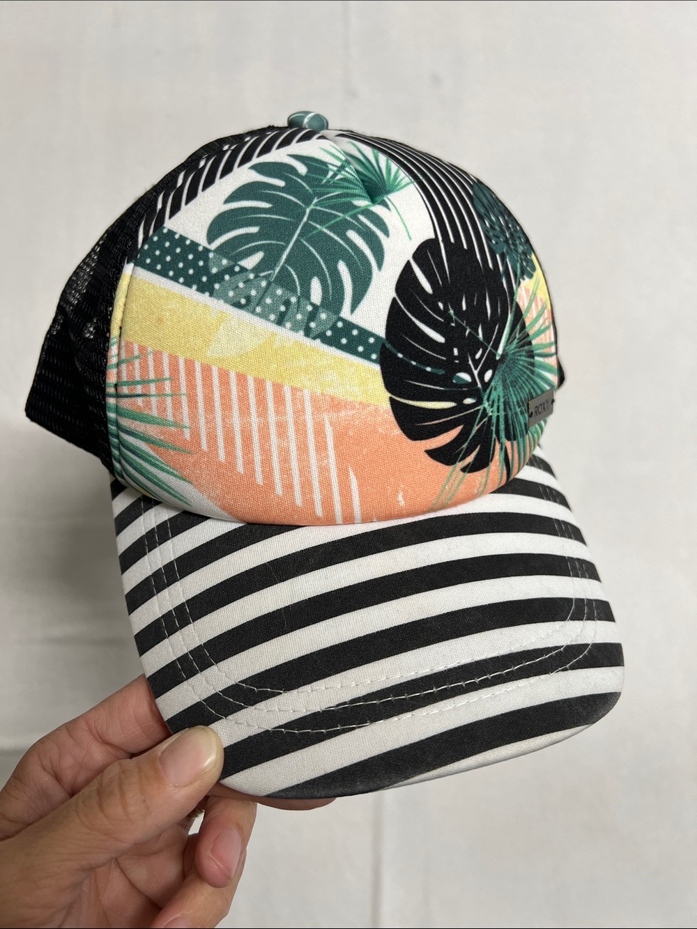 Women’s Roxy Tropical Leaf Print Trucker Hat - Black, White & Coral